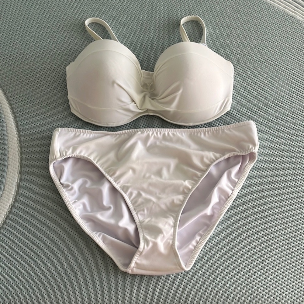 Venus Bikini Set, 34 DD top/ M (10) bottoms